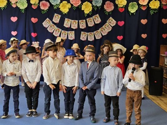 Grafika #43: 08.03.2024 Dzień Kobiet w naszym przedszkolu