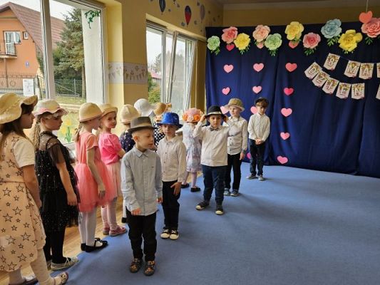 Grafika #45: 08.03.2024 Dzień Kobiet w naszym przedszkolu