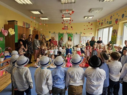 Grafika #59: 08.03.2024 Dzień Kobiet w naszym przedszkolu