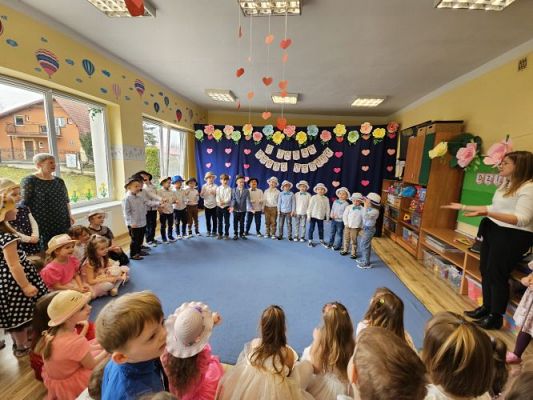 Grafika #60: 08.03.2024 Dzień Kobiet w naszym przedszkolu
