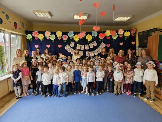 Grafika #71: 08.03.2024 Dzień Kobiet w naszym przedszkolu