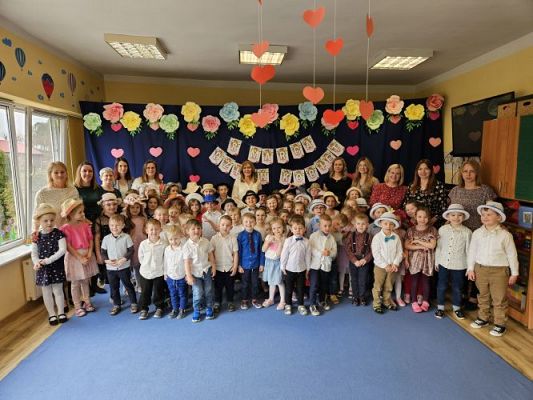 Grafika #72: 08.03.2024 Dzień Kobiet w naszym przedszkolu
