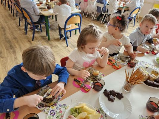 Grafika #78: 08.03.2024 Dzień Kobiet w naszym przedszkolu