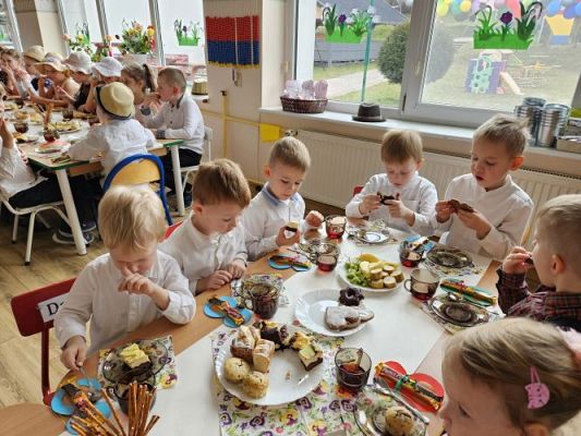 Grafika #80: 08.03.2024 Dzień Kobiet w naszym przedszkolu