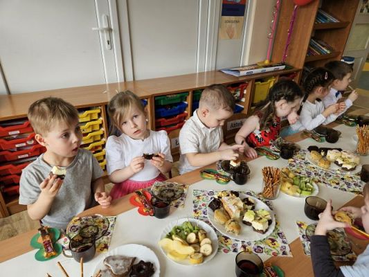 Grafika #82: 08.03.2024 Dzień Kobiet w naszym przedszkolu