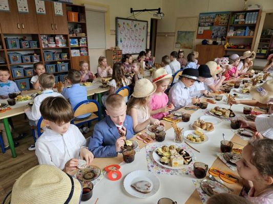 Grafika #92: 08.03.2024 Dzień Kobiet w naszym przedszkolu