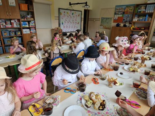 Grafika #93: 08.03.2024 Dzień Kobiet w naszym przedszkolu