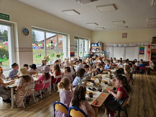 Grafika #95: 08.03.2024 Dzień Kobiet w naszym przedszkolu