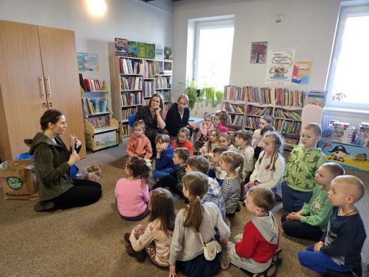 Grafika #7: 06.03.2024 Warsztaty edukacyjne "Nie bój żaby! Edukacja o płazach" - Gr III