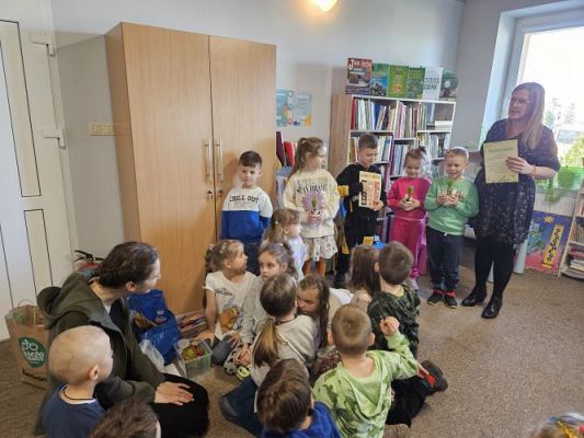 Grafika #56: 06.03.2024 Warsztaty edukacyjne "Nie bój żaby! Edukacja o płazach" - Gr III