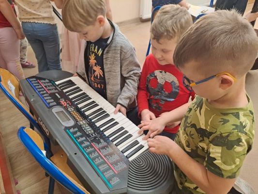 Grafika #5: 01.03.2024 Muzyka wokół nas