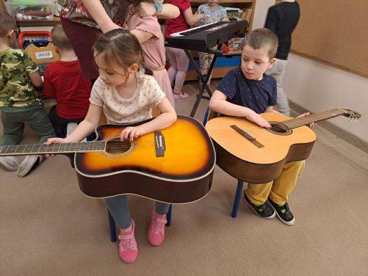 Grafika #7: 01.03.2024 Muzyka wokół nas