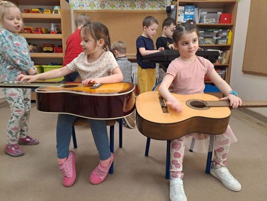 Grafika #8: 01.03.2024 Muzyka wokół nas