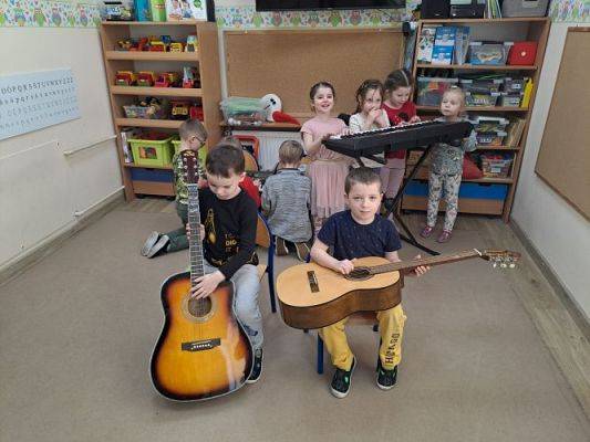 Grafika #11: 01.03.2024 Muzyka wokół nas