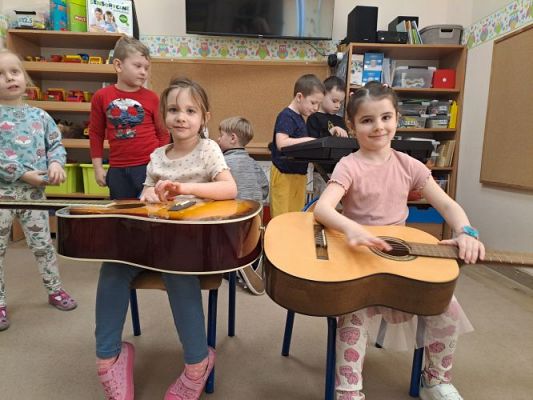 Grafika #15: 01.03.2024 Muzyka wokół nas