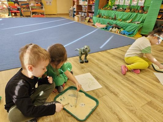 Grafika #55: 26.02.2024 Dzień Dinozaura - gr I