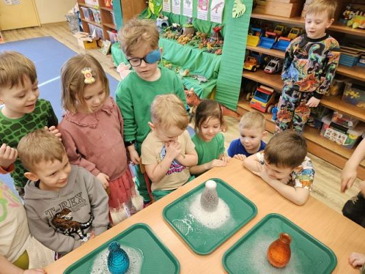 Grafika #77: 26.02.2024 Dzień Dinozaura - gr I