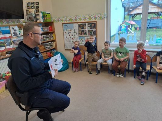 Grafika #2: 23.02.2024 Spotkanie z policjantem gr II