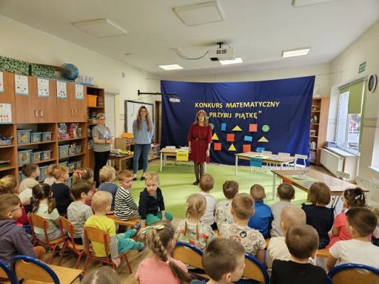 Grafika #4: 22.02.2024 Międzygrupowy konkurs matematyczny pn."Przybij piątkę"