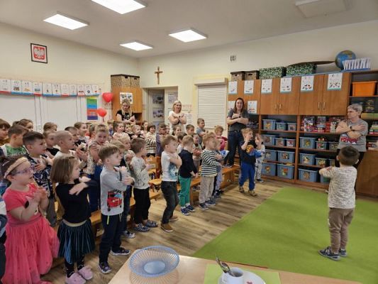 Grafika #8: 22.02.2024 Międzygrupowy konkurs matematyczny pn."Przybij piątkę"