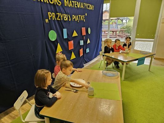 Grafika #15: 22.02.2024 Międzygrupowy konkurs matematyczny pn."Przybij piątkę"