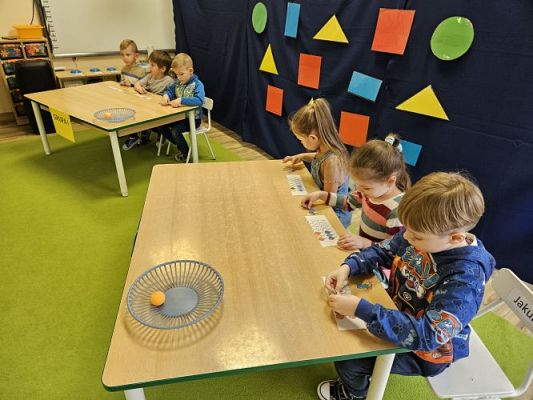 Grafika #16: 22.02.2024 Międzygrupowy konkurs matematyczny pn."Przybij piątkę"