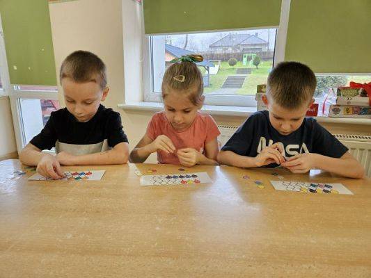 Grafika #17: 22.02.2024 Międzygrupowy konkurs matematyczny pn."Przybij piątkę"