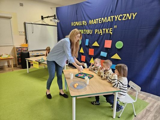 Grafika #33: 22.02.2024 Międzygrupowy konkurs matematyczny pn."Przybij piątkę"