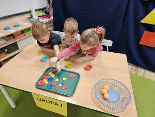 Grafika #35: 22.02.2024 Międzygrupowy konkurs matematyczny pn."Przybij piątkę"