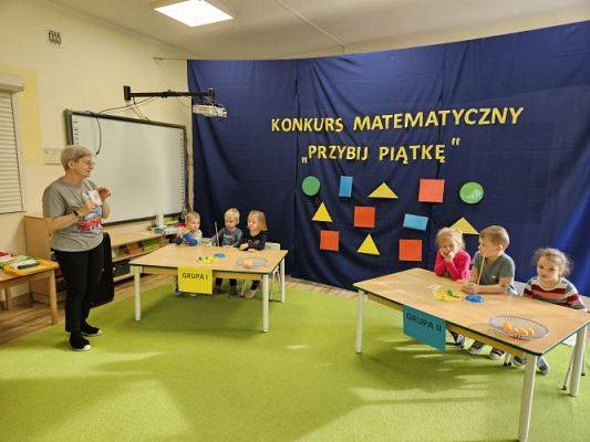 Grafika #48: 22.02.2024 Międzygrupowy konkurs matematyczny pn."Przybij piątkę"