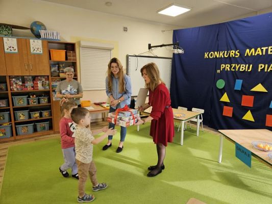 Grafika #60: 22.02.2024 Międzygrupowy konkurs matematyczny pn."Przybij piątkę"