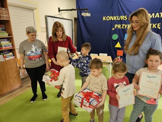 Grafika #62: 22.02.2024 Międzygrupowy konkurs matematyczny pn."Przybij piątkę"