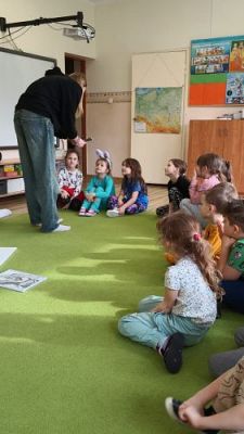 Grafika #25: 15.03.2024 Warsztaty malarskie z licealistkami z LO 2 w Lęborku w gr III