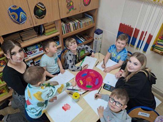 Grafika #8: 15.03.2024 Warsztaty malarskie z licealistkami z LO 2 w Lęborku gr II