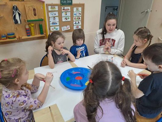 Grafika #9: 15.03.2024 Warsztaty malarskie z licealistkami z LO 2 w Lęborku gr II