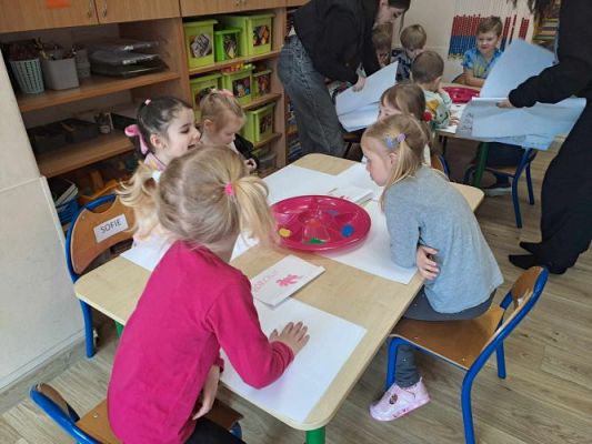 Grafika #14: 15.03.2024 Warsztaty malarskie z licealistkami z LO 2 w Lęborku gr II