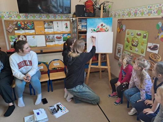 Grafika #15: 15.03.2024 Warsztaty malarskie z licealistkami z LO 2 w Lęborku gr II