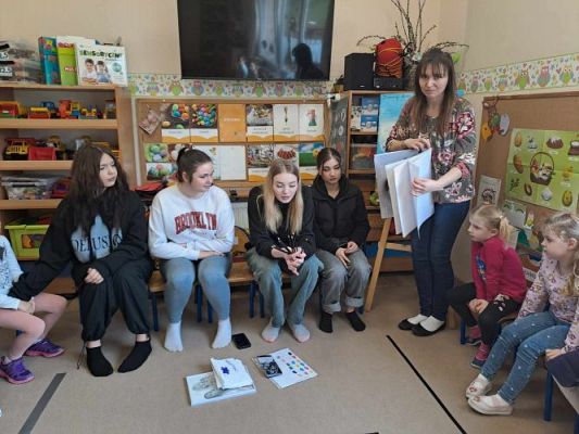 Grafika #16: 15.03.2024 Warsztaty malarskie z licealistkami z LO 2 w Lęborku gr II