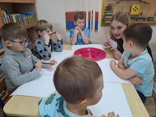 Grafika #20: 15.03.2024 Warsztaty malarskie z licealistkami z LO 2 w Lęborku gr II