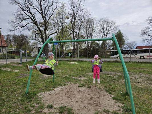 Grafika #14: 08.04.2024 Zabawy w Smerfowej Wiosce