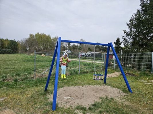 Grafika #15: 08.04.2024 Zabawy w Smerfowej Wiosce