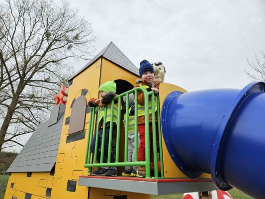 Grafika #29: 08.04.2024 Zabawy w Smerfowej Wiosce