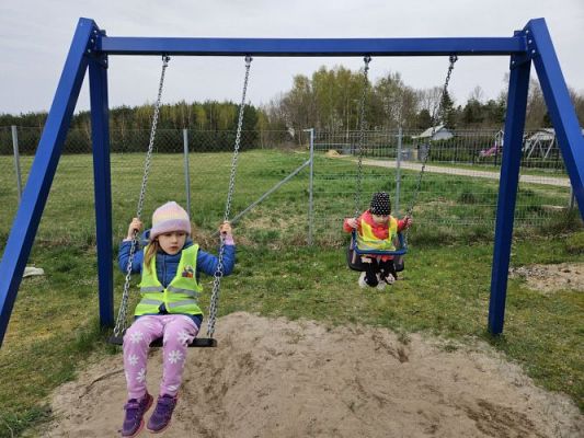 Grafika #38: 08.04.2024 Zabawy w Smerfowej Wiosce