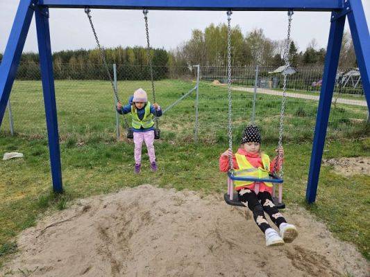 Grafika #39: 08.04.2024 Zabawy w Smerfowej Wiosce