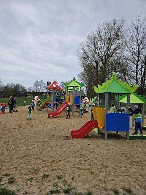 Grafika #44: 08.04.2024 Zabawy w Smerfowej Wiosce