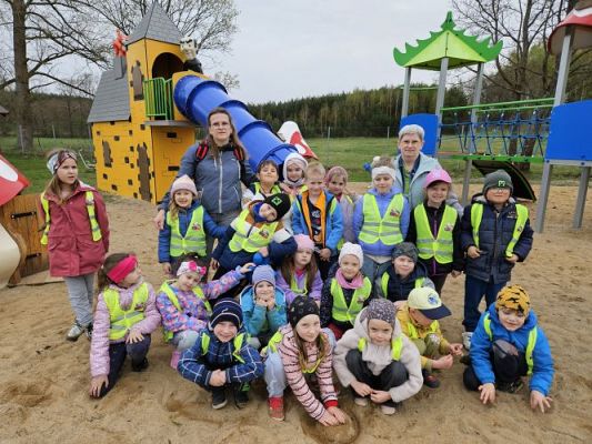 Grafika #46: 08.04.2024 Zabawy w Smerfowej Wiosce