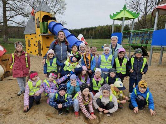 Grafika #47: 08.04.2024 Zabawy w Smerfowej Wiosce