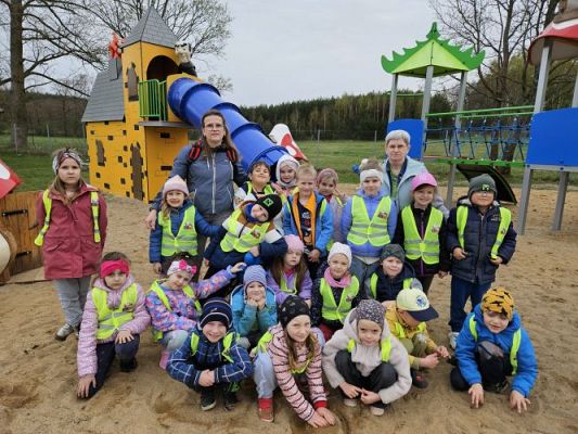 Grafika #48: 08.04.2024 Zabawy w Smerfowej Wiosce