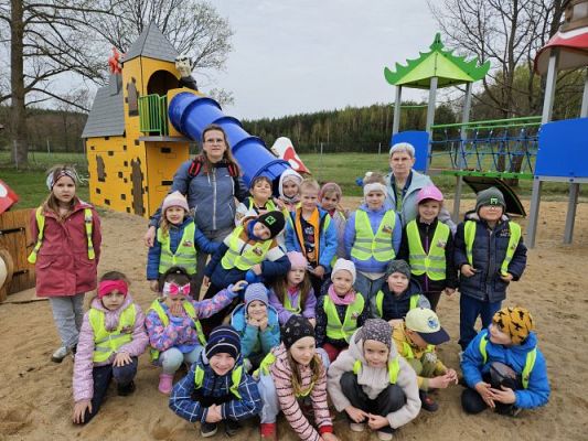 Grafika #49: 08.04.2024 Zabawy w Smerfowej Wiosce