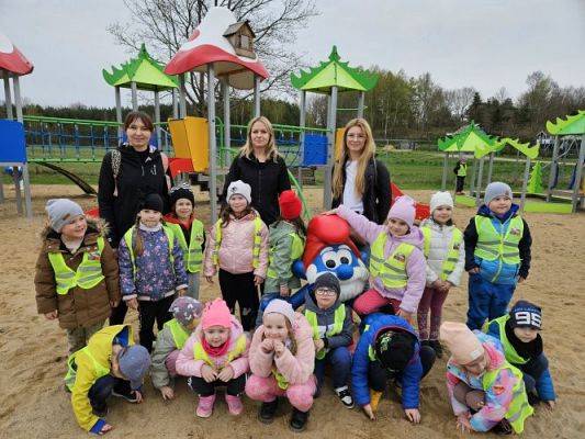 Grafika #50: 08.04.2024 Zabawy w Smerfowej Wiosce